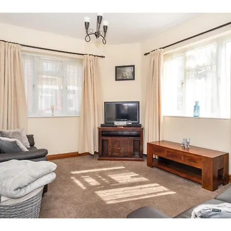 Spacious, Sleeps 5, Near Walls & Free Parking Διαμέρισμα