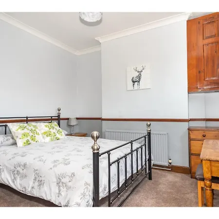 Spacious, Sleeps 5, Near Walls & Free Parking Γιορκ