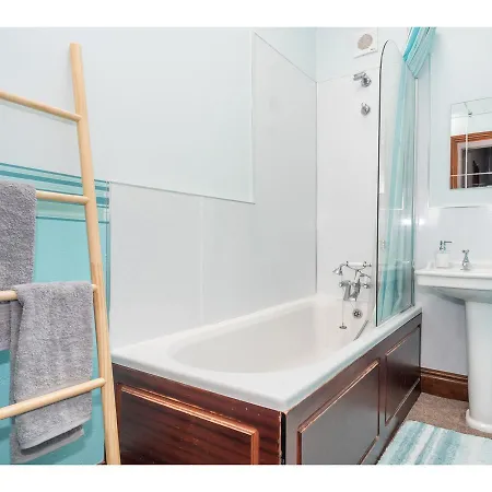 Lägenhet Spacious, Sleeps 5, Near Walls & Free Parking York