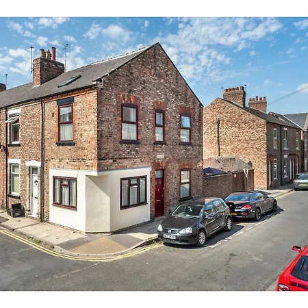 Spacious, Sleeps 5, Near Walls & Free Parking *