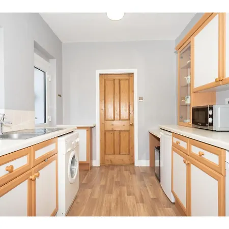 Apartman Spacious, Sleeps 5, Near Walls & Free Parking *