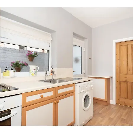 Spacious, Sleeps 5, Near Walls & Free Parking York