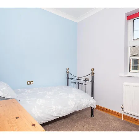 Spacious, Sleeps 5, Near Walls & Free Parking