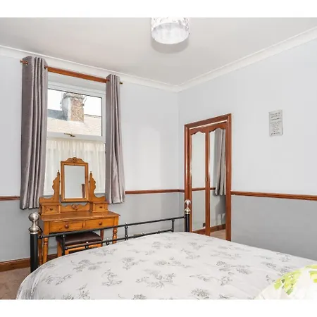 Spacious, Sleeps 5, Near Walls & Free Parking