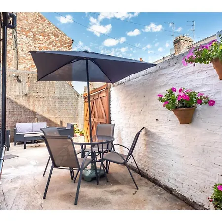 Spacious, Sleeps 5, Near Walls & Free Parking Apartman *