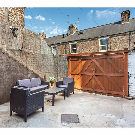 Spacious, Sleeps 5, Near Walls & Free Parking *